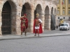 müde Römer vor der Arena